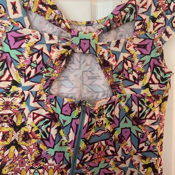 Patterned Dress - Picture 3 of 3